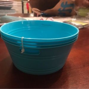 Blue set of 4 plastic bowels
